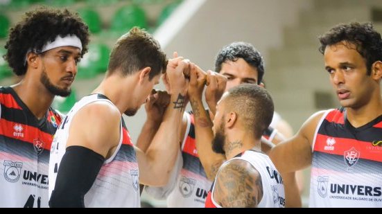 Imagem  Diante do Basquete Cearense, Universo/Vitória volta a vencer no NBB