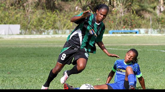 Imagem Com ex-zagueiro do Bahia, projeto monta time de futebol feminino em Vitória da Conquista