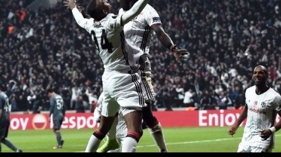 Imagem Talisca brilha e Besiktas goleia Olympiakos para avançar na Liga Europa