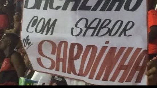 Imagem Torcedor do Vitória provoca o Bahia no Barradão: &quot;Bacalhau com sabor de Sardinha”