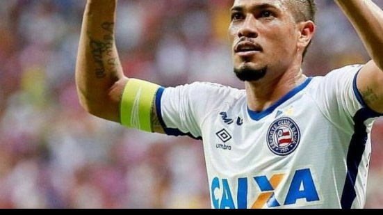 Imagem Vaiado após perder pênalti de forma irresponsável, Hernane desabafa em rede social