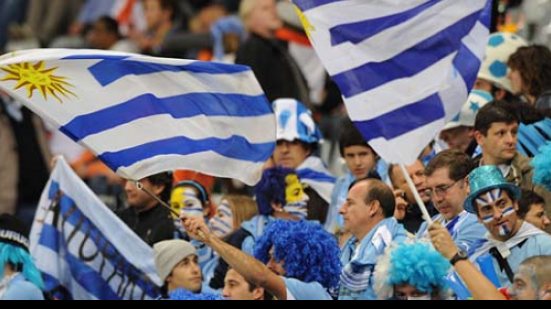 Imagem Em silêncio, torcida uruguaia reconhece superioridade da Seleção Brasileira