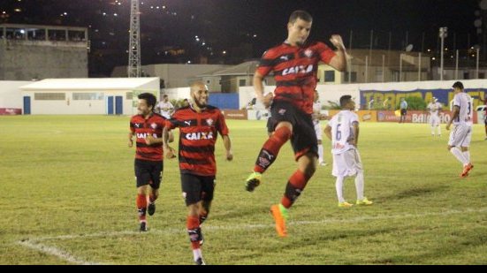 Imagem Com time reserva, Vitória goleia o Jacobina e segue 100% no Baianão