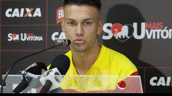 Imagem Jhemerson lembra momentos difíceis na carreira e comemora primeiro gol 