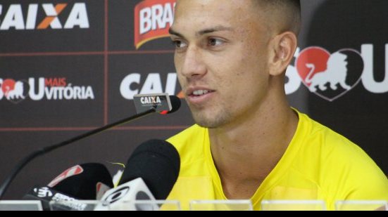Imagem Jhemerson diz que quase desistiu de ser jogador: &#039;Não conseguia encaixar em nenhum clube&#039;