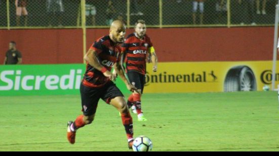 Imagem Invicto no Vitória, Patric comemora números no início da sua trajetória pelo Leão
