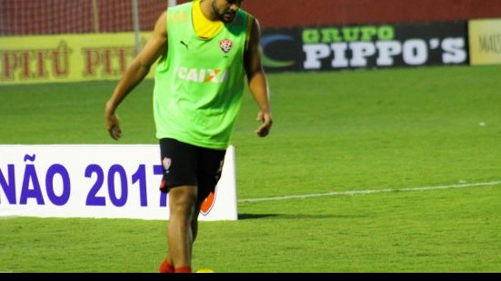 Imagem Volante comemora classificação do Vitória na Copa do Nordeste