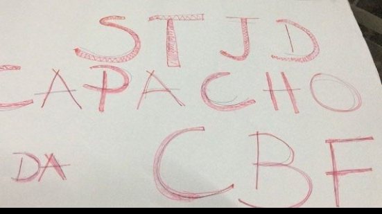 Imagem Caso VR3: torcedores do Inter protestam em frente à sede da CBF