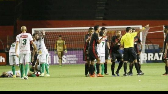 Imagem Após errar em jogo do Sport, árbitro é afastado pela Federação Pernambucana