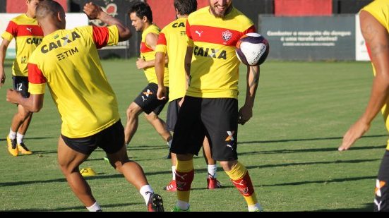 Imagem Titulares do Vitória fazem treino com bola de olho no BAVI