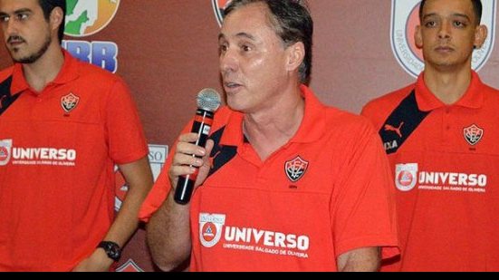 Imagem  Técnico do Vitória prega pés no chão após vencer primeira dos playoffs
