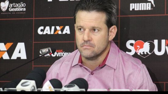Imagem Argel vê boa atuação do Vitória e acredita na classificação fora de casa