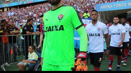 Imagem Fernando Miguel fará 100ª partida pelo Vitória neste domingo