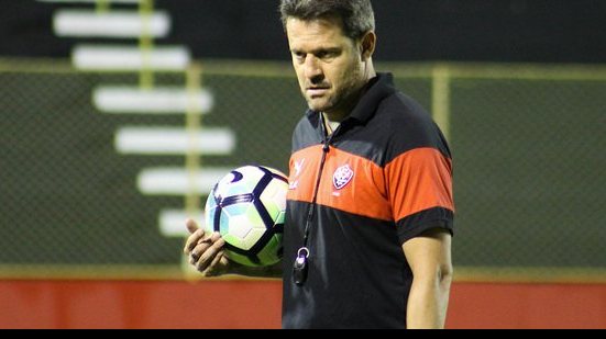 Imagem  Com Paulinho entre os titulares, Vitória está definido para encarar o Conquista