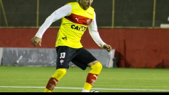 Imagem &#8203;Lateral espera grande atuação do Vitória contra o Paraná nesta quarta-feira