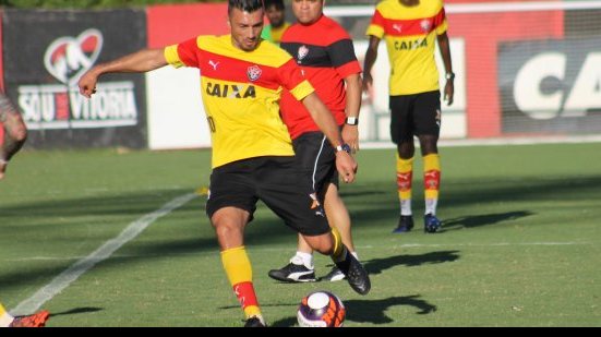 Imagem Com Dátolo e Pisculichi em campo, reservas do Vitória treinam na Toca