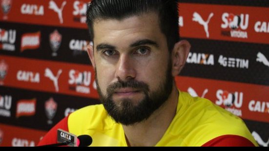 Imagem   Após a eliminação, goleiro do Vitória comenta “Aqui não tem terra arrasada”