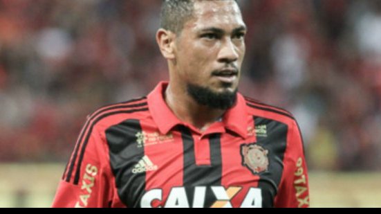 Imagem Al Nassr vai à Fifa e cobra 10 milhões de euros ao Sport por saída de Hernane 