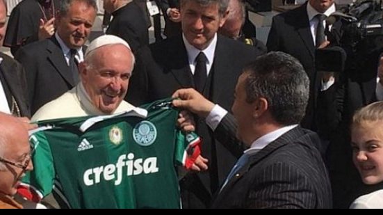 Imagem Vaticano cogita processar Crefisa por anúncio com camisa do Palmeiras