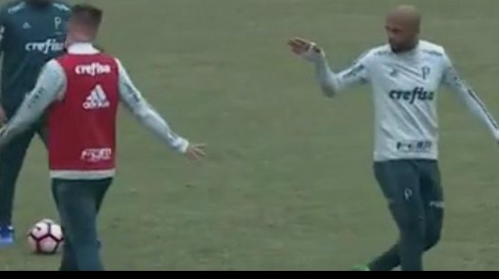 Imagem Em treino, Felipe Melo se desentende com Róger Guedes: &#039;Você é moleque&#039;