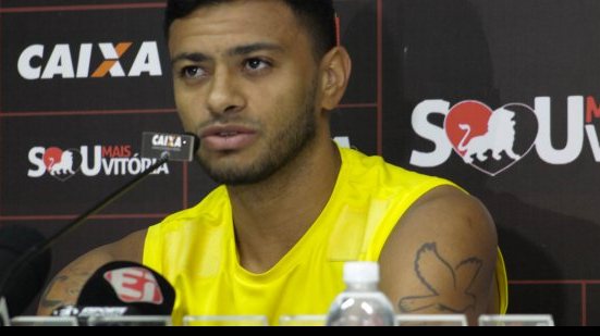 Imagem Cleiton Xavier lamenta torcida única e espera grande jogo do Vitória no BAVI