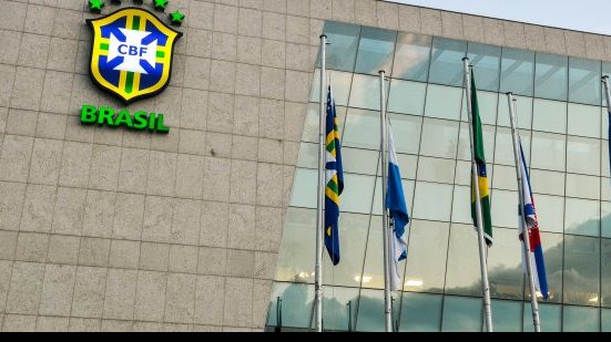Imagem CBF é multada em mais de R$ 100 mil por gritos homofóbicos em jogo da seleção