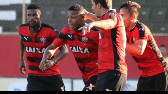 Imagem Barradão tem mais uma queda de energia e clássico é paralisado