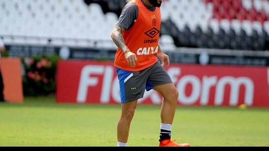 Imagem Ex-Vitória, Escudero analisa primeiros meses no Vasco: &quot;Temos um Brasileiro para dar volta por 