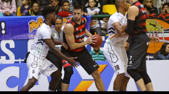 Imagem   Vitória vence o Mogi e iguala playoffs do NBB