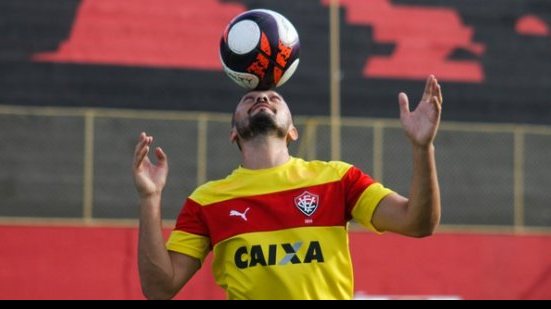 Imagem Dátolo volta a reclamar de dores e pode desfalcar o Vitoria no BaVi deste domingo