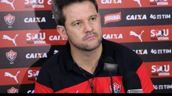Imagem Argel Fucks detona árbitro após derrota do Vitória no clássico: “arbitragem condicionada”