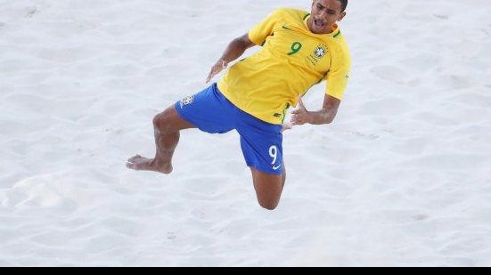 Imagem Brasil bate Japão e pega Portugal nas quartas do Mundial