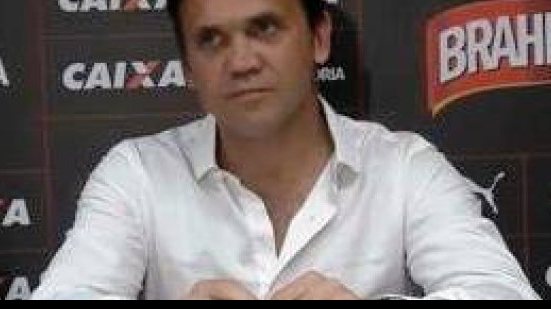 Imagem Petkovic assume gerência de futebol do Vitória e avisa: “já fazia parte do Vitória há 20 anos”