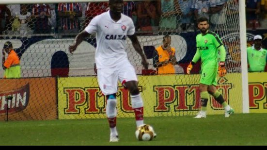 Imagem Kanu fala sobre empate do Vitória contra o Bahia e pede foco total na grande decisão no Barradão