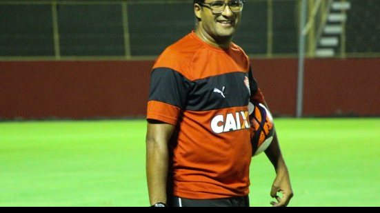 Imagem Wesley admite expectativa de ser efetivado, mas diz não ter pressa 