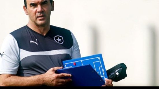 Imagem Beto Campos? Vitória foca em técnico mais experiente e tenta Ricardo Gomes
