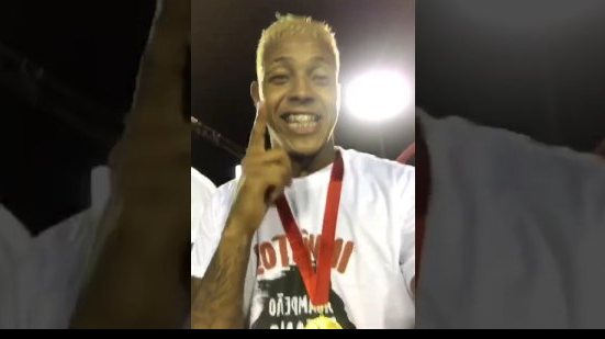 Imagem “Comida de golfinho é sardinha”, pirraçam jogadores do Vitória em vídeo