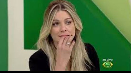 Imagem Vídeo: Renata Fan chora ao vivo em programa ao som de cantor baiano