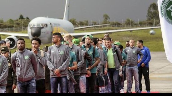 Imagem Chapecoense é recebida com homenagens na Colômbia