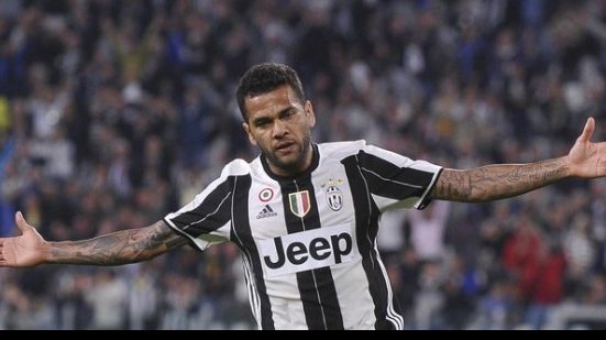 Imagem Com show de ex-Bahia, Juventus vai para final da Champions