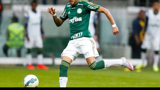 Imagem Além de Erik, Vitória pode acertar com mais um atacante do Palmeiras