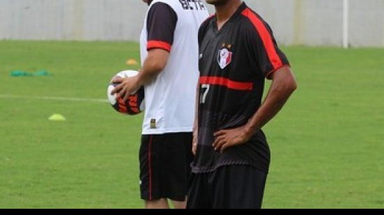 Imagem Vitória acerta contratação de lateral do Joinville