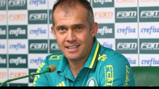 Imagem Após avançar nas negociações, Eduardo Baptista recua e Vitória permanece sem técnico
