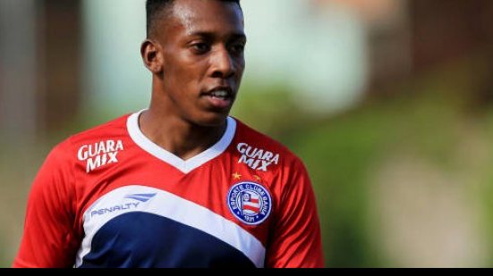 Imagem Lateral ex-Bahia "esquenta" banco de reservas no Corinthians
