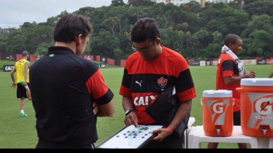 Imagem Antes de estrear no Vitória, Petkovic ‘toma aula’ de interino