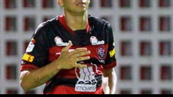 Imagem Neto Baiano homenageia o Vitória e Arthur Maia, morto em acidente da Chape