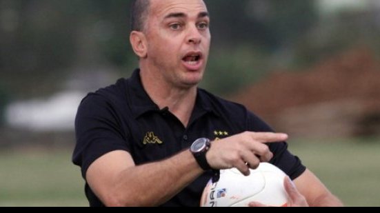 Imagem Vitória contrata auxiliar do Bragantino para trabalhar com Petkovic
