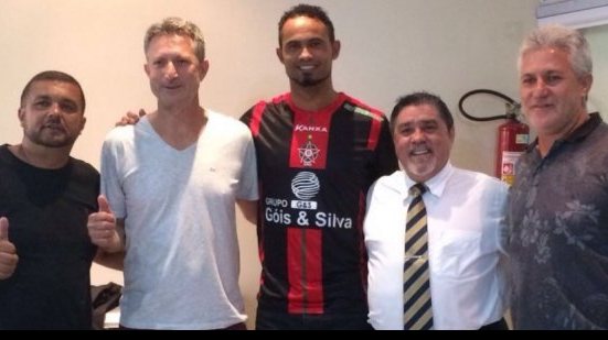 Imagem Suspeito de assassinato, empresário de goleiro Bruno está foragido