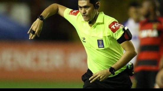 Imagem  Árbitro de Sport x Bahia acusa Marcelo Sant&#039;Ana de preconceito