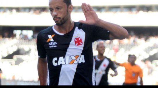 Imagem Vitória consulta e recebe ‘não’ de meia veterano